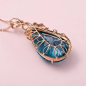 Preview: Luxuriöse Halskette mit 6 Karat blauem Saphir-Kristall und Diamant-Anhänger – Roségold-Halskette
