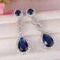 Preview: Zarte Tropfenohrringe mit blauem Saphir – Eleganter Braut- & Modeschmuck