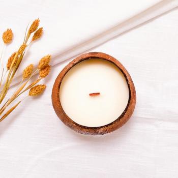 Aromakerze in Kokosnussschale