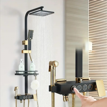 Luxuriöses Duschsystem in Schwarz und Gold