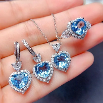 Charmantes Herz-Schmuckset mit meerblauem Saphir – Ring, Ohrringe und Halskette für Damen