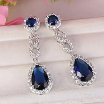 Zarte Tropfenohrringe mit blauem Saphir – Eleganter Braut- & Modeschmuck