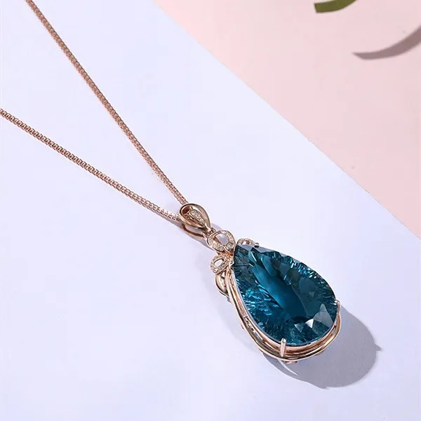 Luxuriöse Halskette mit 6 Karat blauem Saphir-Kristall und Diamant-Anhänger – Roségold-Halskette