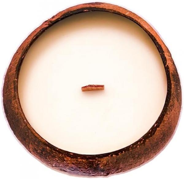 Aromakerze in Kokosnussschale