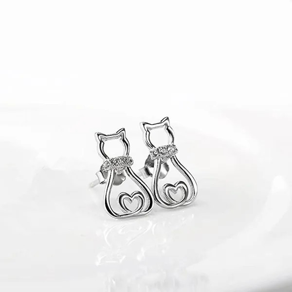 Versilberte, süße Katzen-Ohrstecker – Moissanit-inspiriertes Hohldesign