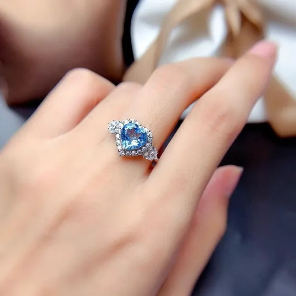Charmantes Herz-Schmuckset mit meerblauem Saphir – Ring, Ohrringe und Halskette für Damen